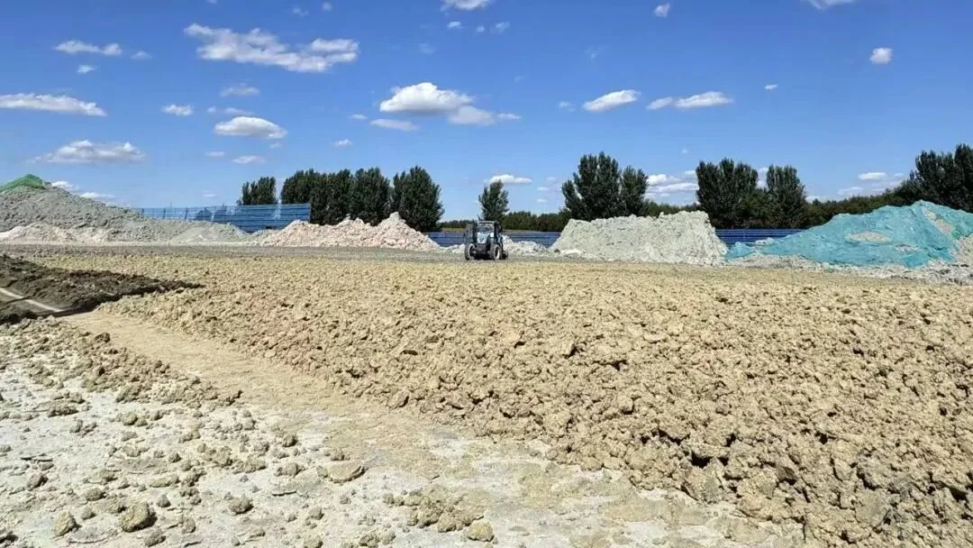 Natural aging area for activated bentonite