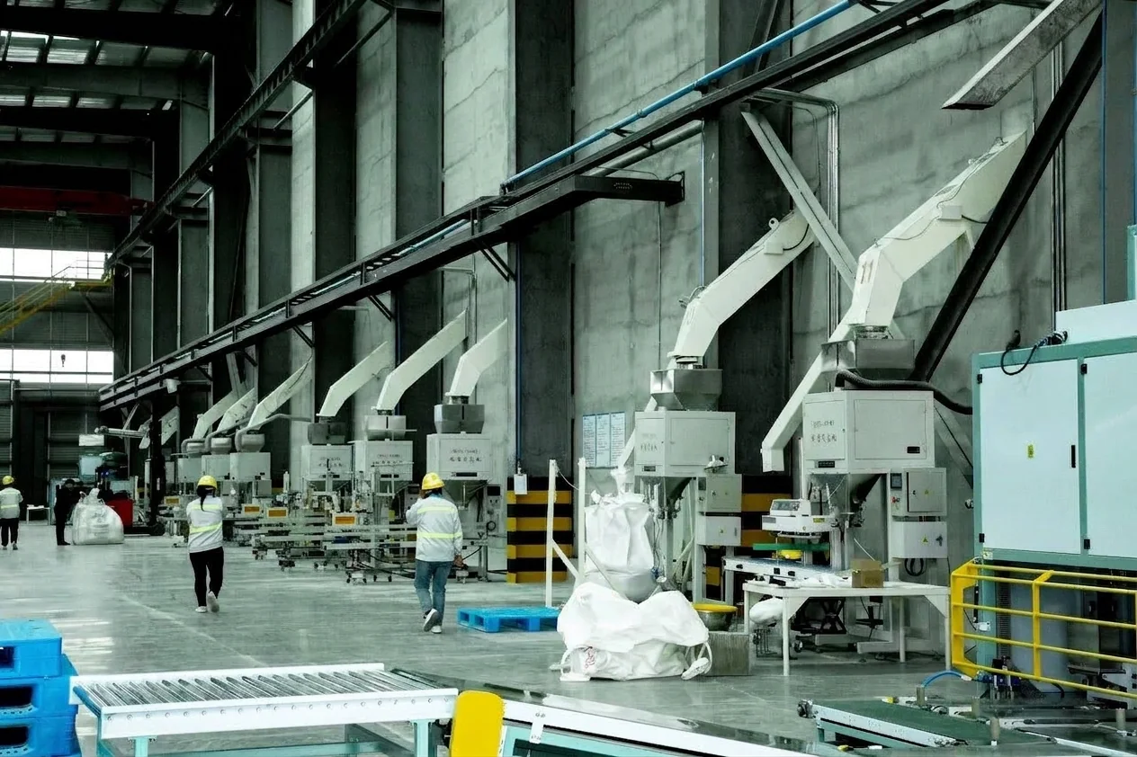 Large-scale production floor at the Liaoning facility